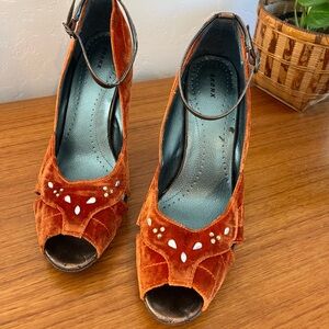 Bronx Vintage Y2K Orange Velvet Peep Toe Heels 10B